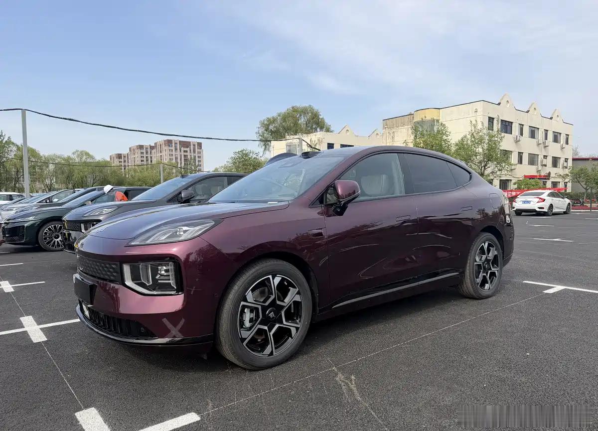 胖哥汽车频道 昊铂S600实车亮相。新车提供增程和纯电两种动力版本，将在车展期间