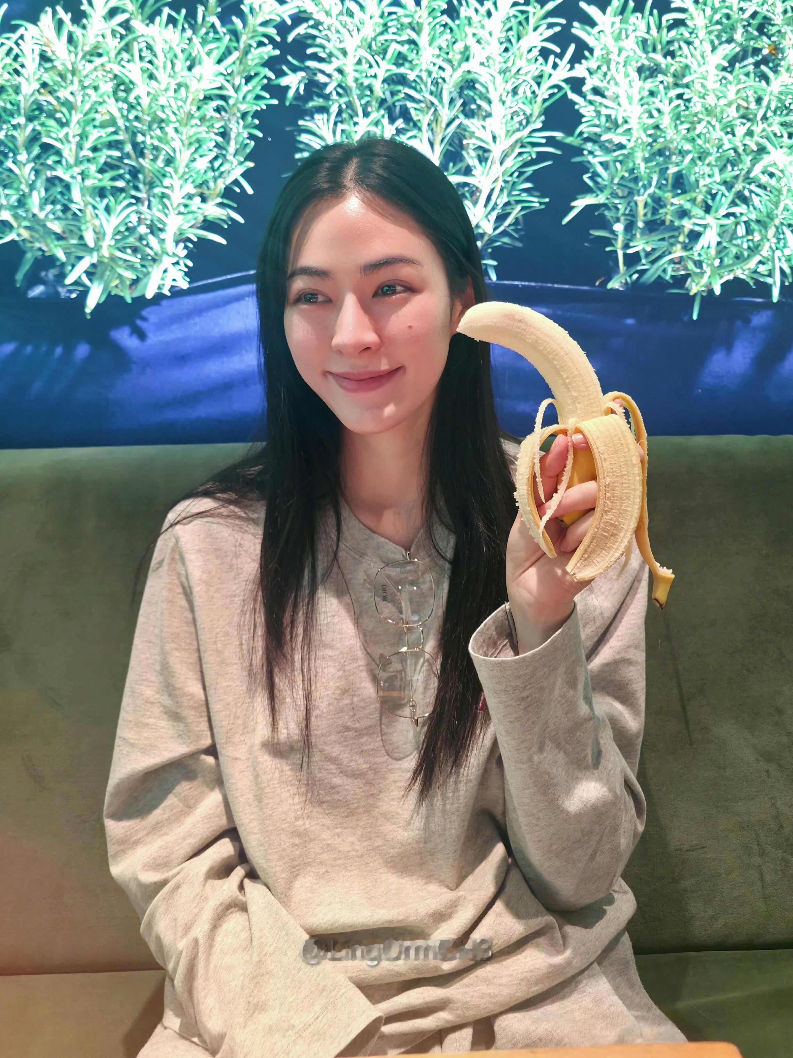 官号更新：The first meal at France 🍌 