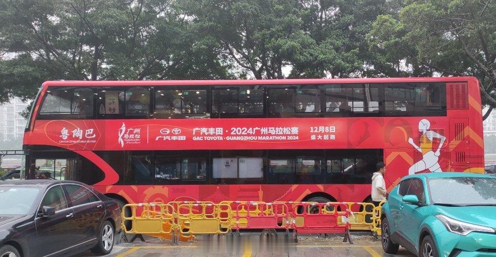 广州跑步圣地二沙岛的粤陶巴可以作为外地跑友广马期间的旅游项目之一，和游船的珠江夜