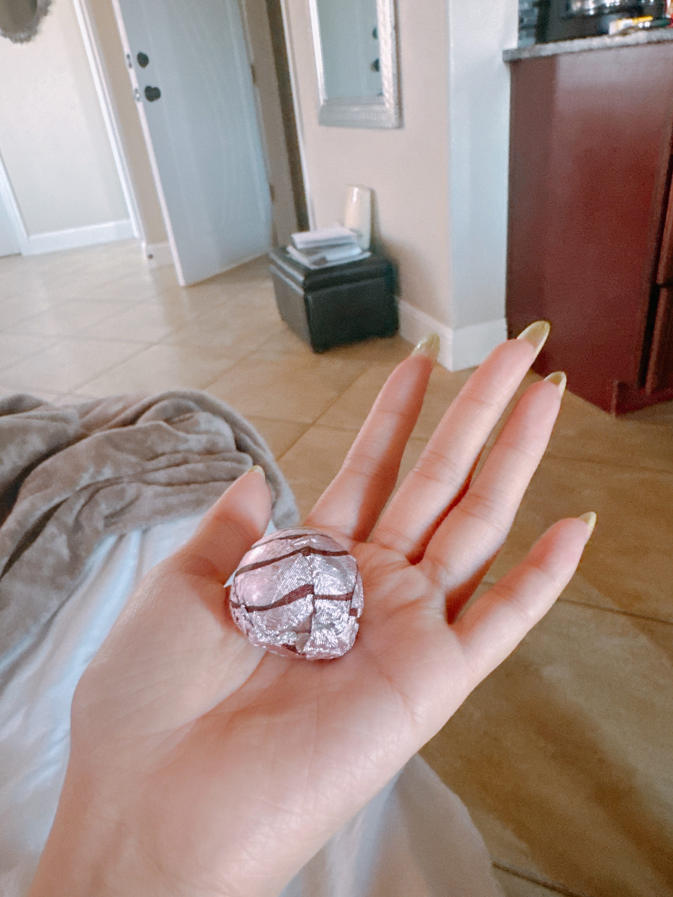 大家早上好！！俺醒了一醒来就是抓心挠肝的饿火速又把芝麻丸塞嘴里了芝麻丸咪西打卡处