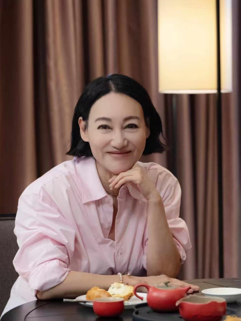 惠英红早年票房再高片酬也比男演员低 惠英红在访谈里揭开旧时代行业现状，武打女星就