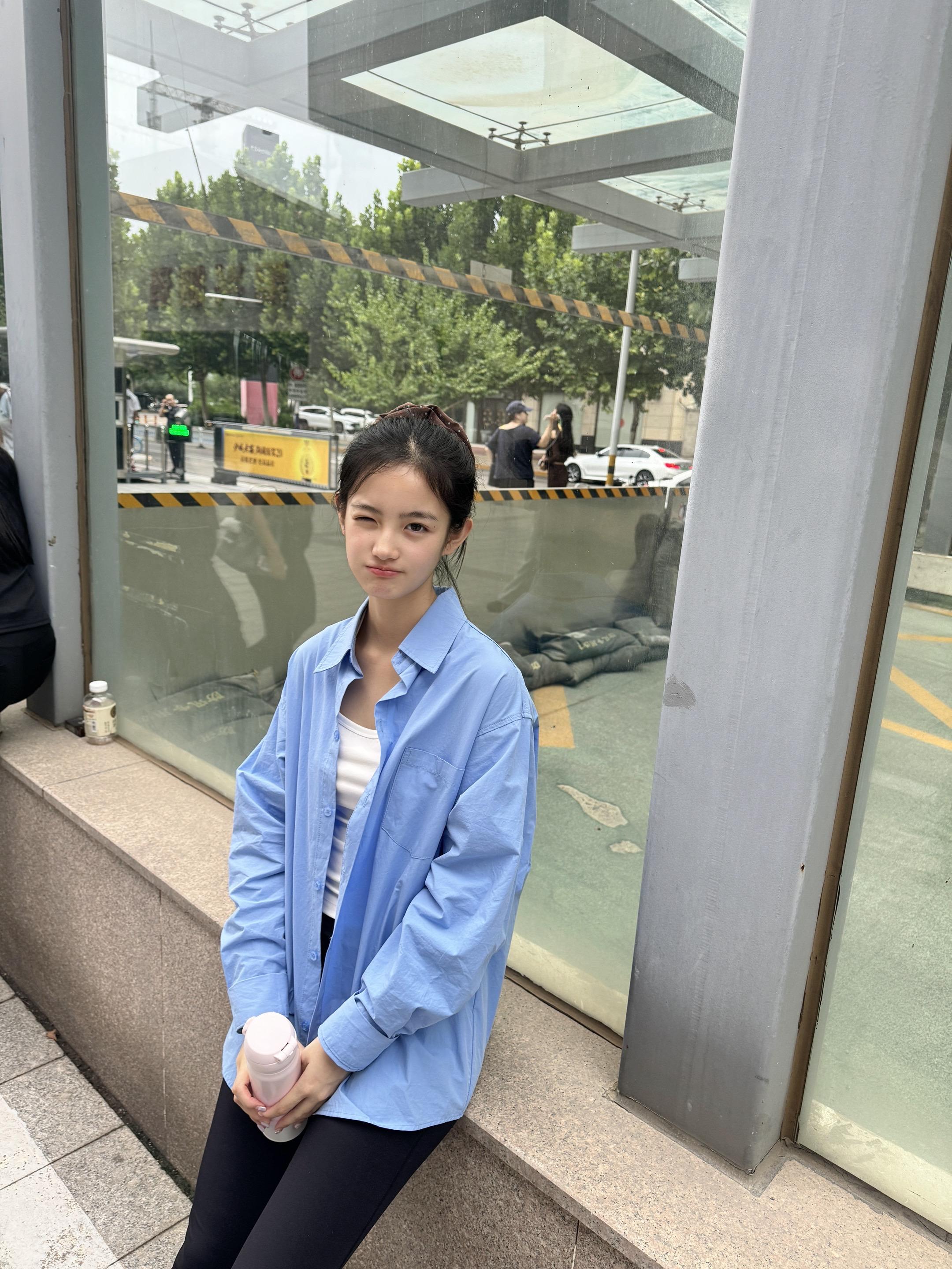 小时候刮出谢字还不扔 非要把谢谢惠顾都刮的干干净净才舍得放手 和后来太...