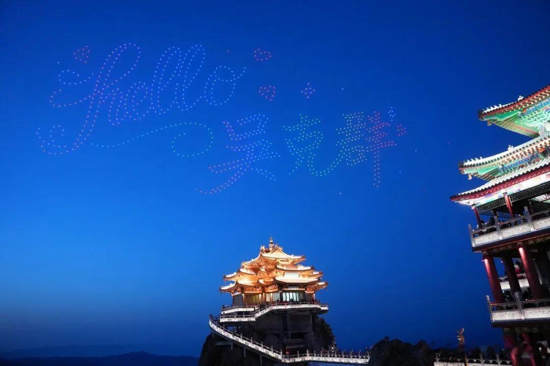 惊喜偶遇！吴克群现身老君山，专属灯光秀氛围感拉满