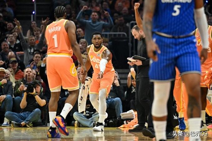 炸裂！NBA今日4场狂飙：44分惨案+7连胜+42分杀神+约基奇准绝杀，西部卡位