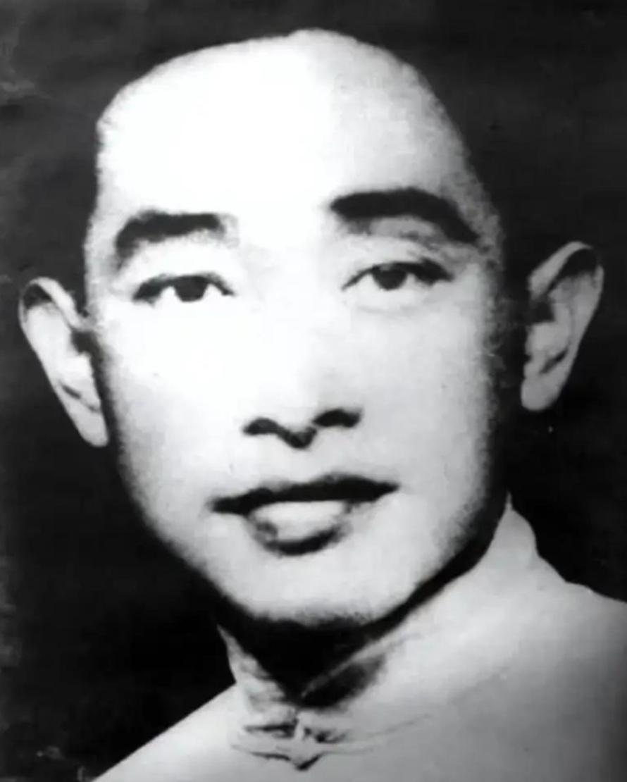 1928年，共产党员梅大栋被捕，敌人为了羞辱他，故意把他和偷牛贼关在一起，谁知偷