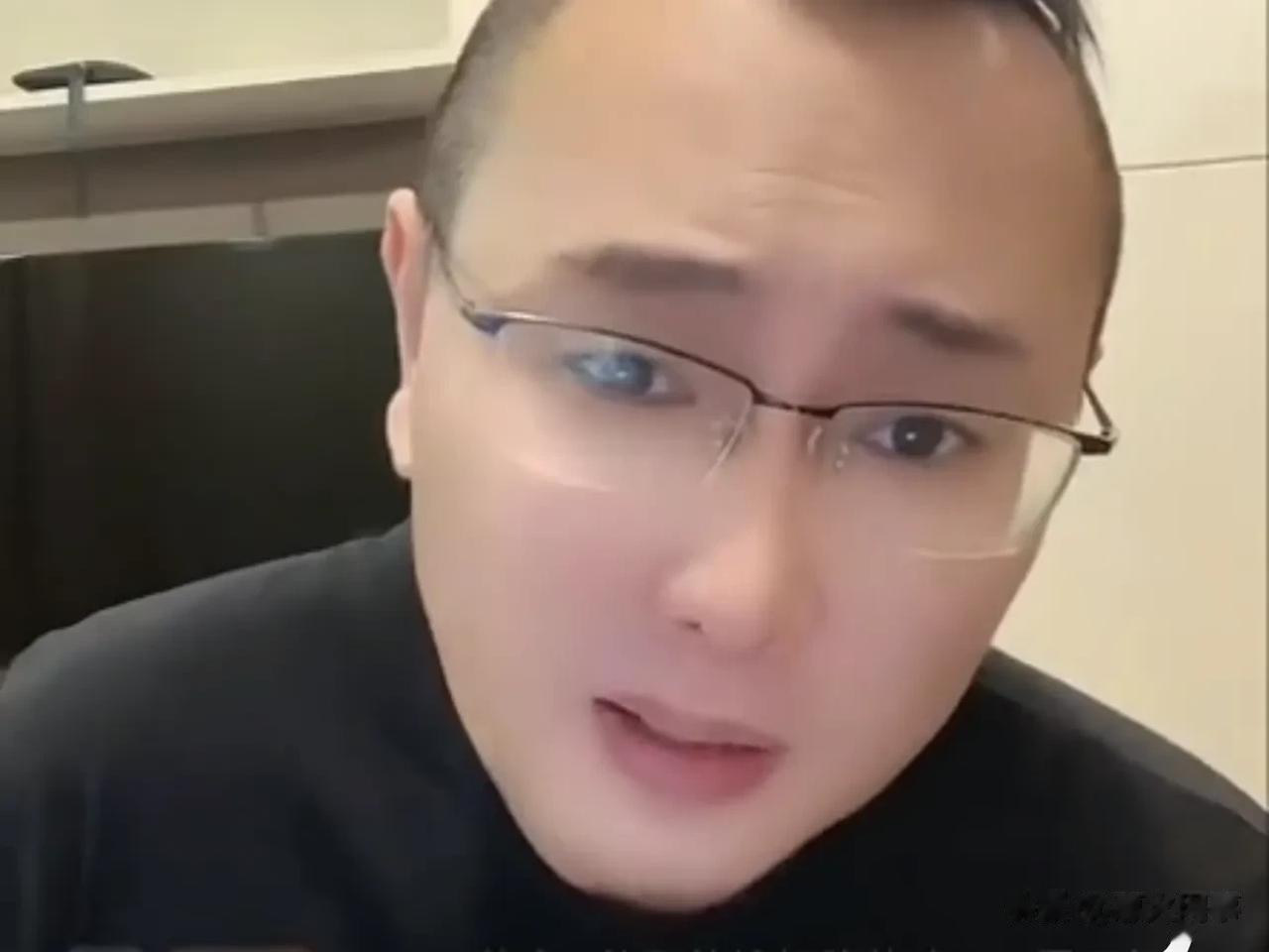 辛巴在泰国一天销售出160万颗榴莲，国内的榴莲价格突然大涨造成舆论哗然，越来越多