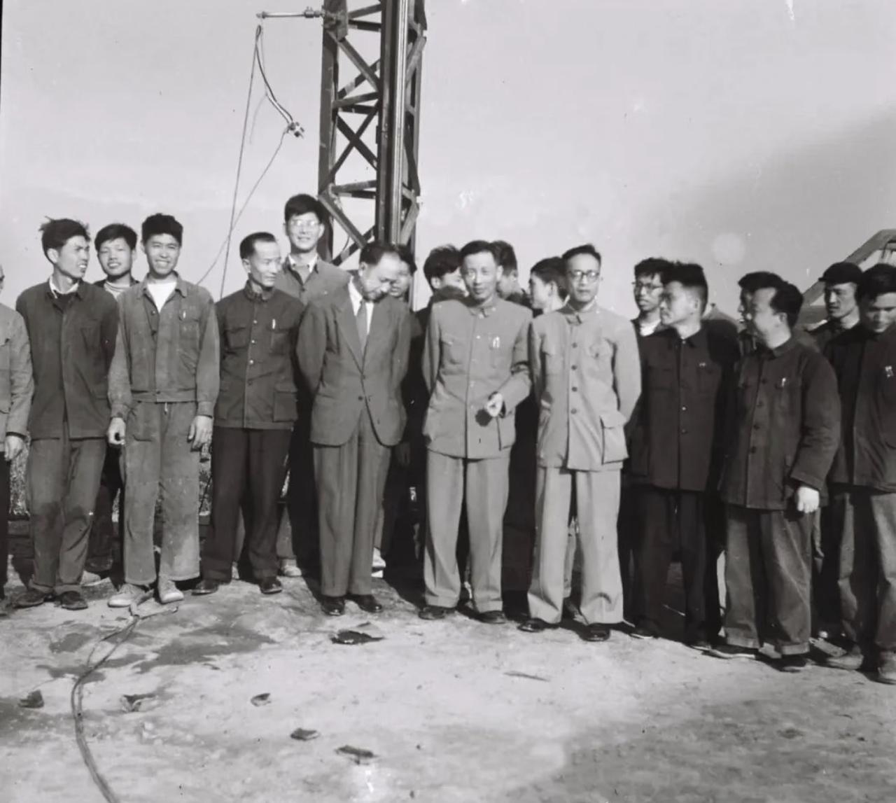 没想到中国航天叩问太空的起点，并不是戈壁滩现代化发射场，而是上海郊外一片临海滩涂