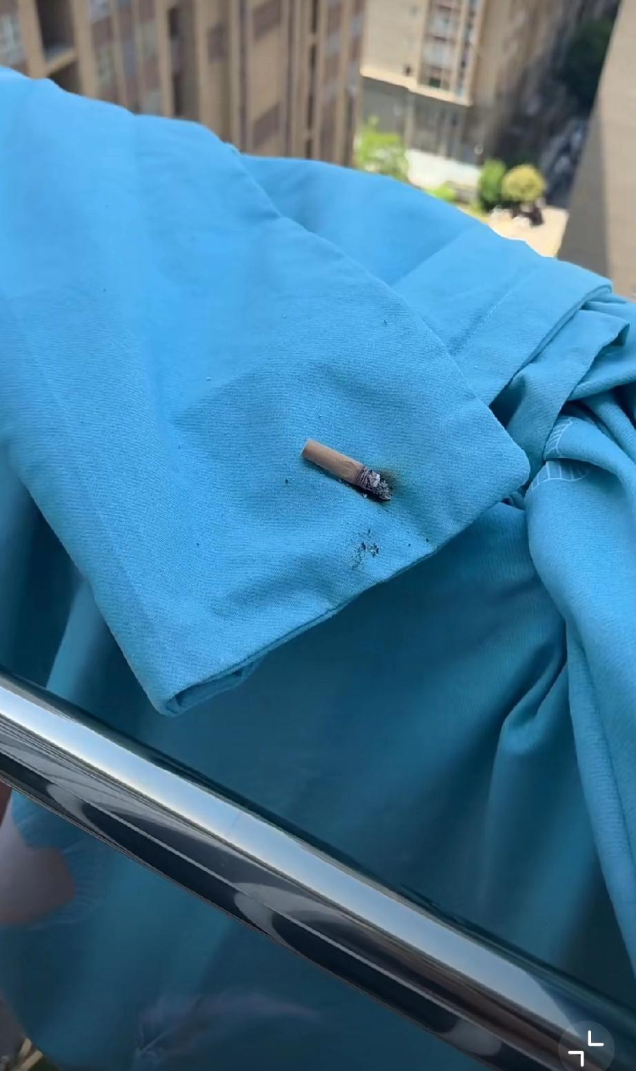 给大家看看什么是恶意凛然！沭阳一网友晒被单，被楼上扔点燃的烟头，还不止一个…如果