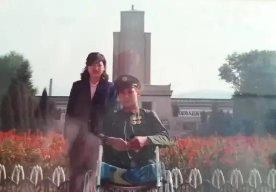 1986年，河北21岁战士从前线归来获一等功，随即他写信给女友分手。女友脑袋“嗡