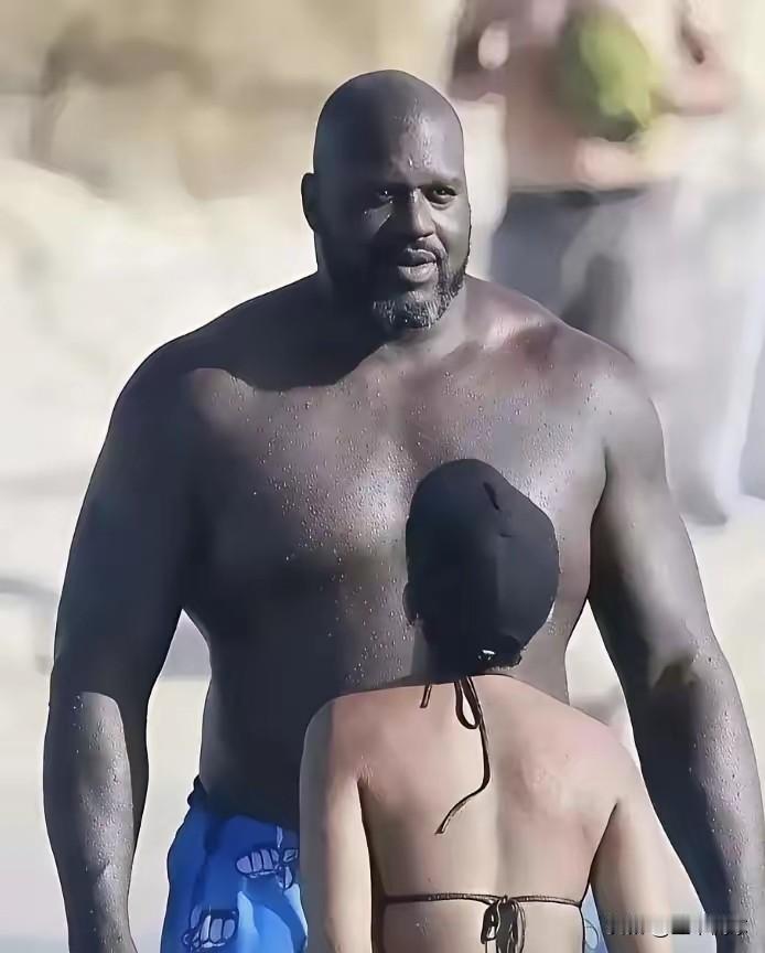 她质疑他，人看着挺大只，但是不够伟大！奥尼尔也很无奈，只能放手作罢！