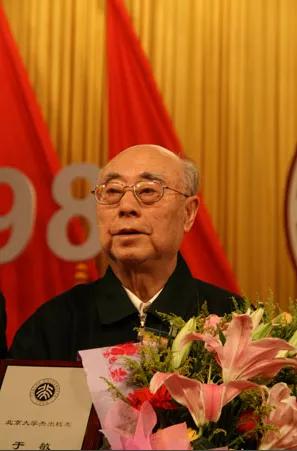 [月亮]1967年，中国氢弹爆炸成功，震惊世界。美国怀疑我国盗窃了资料，法国总统