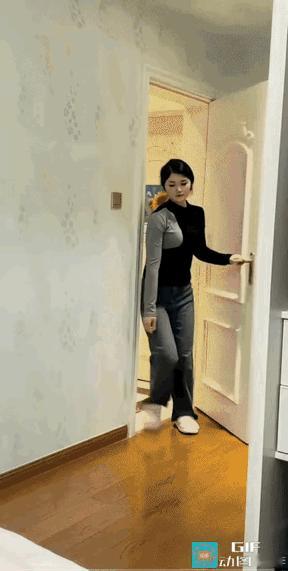 感觉这哥们真是自个坑自个！高兴你就偷着乐呗，干嘛非要表现出来呢，这下应该是彻底老