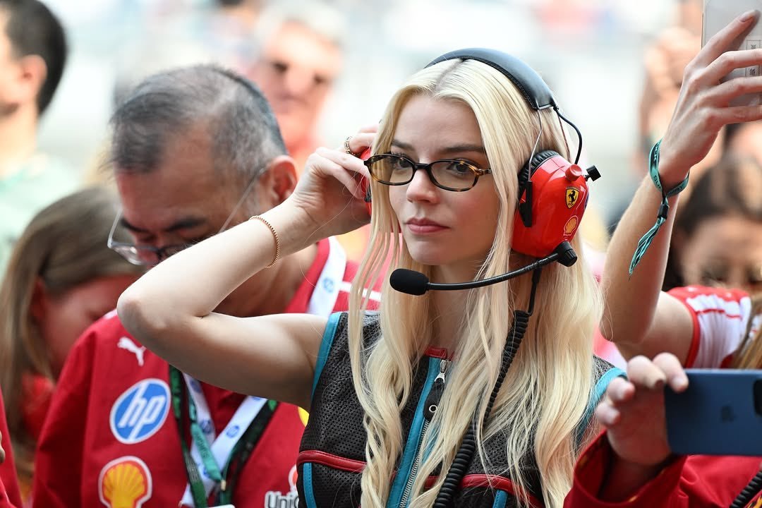 安雅·泰勒-乔伊现身F1日本大奖赛 