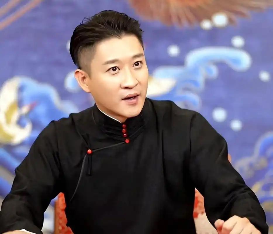 [中国赞]曹云金说，我在德云社干了五年，一个月演三十多场，每个月才拿四千多块钱，