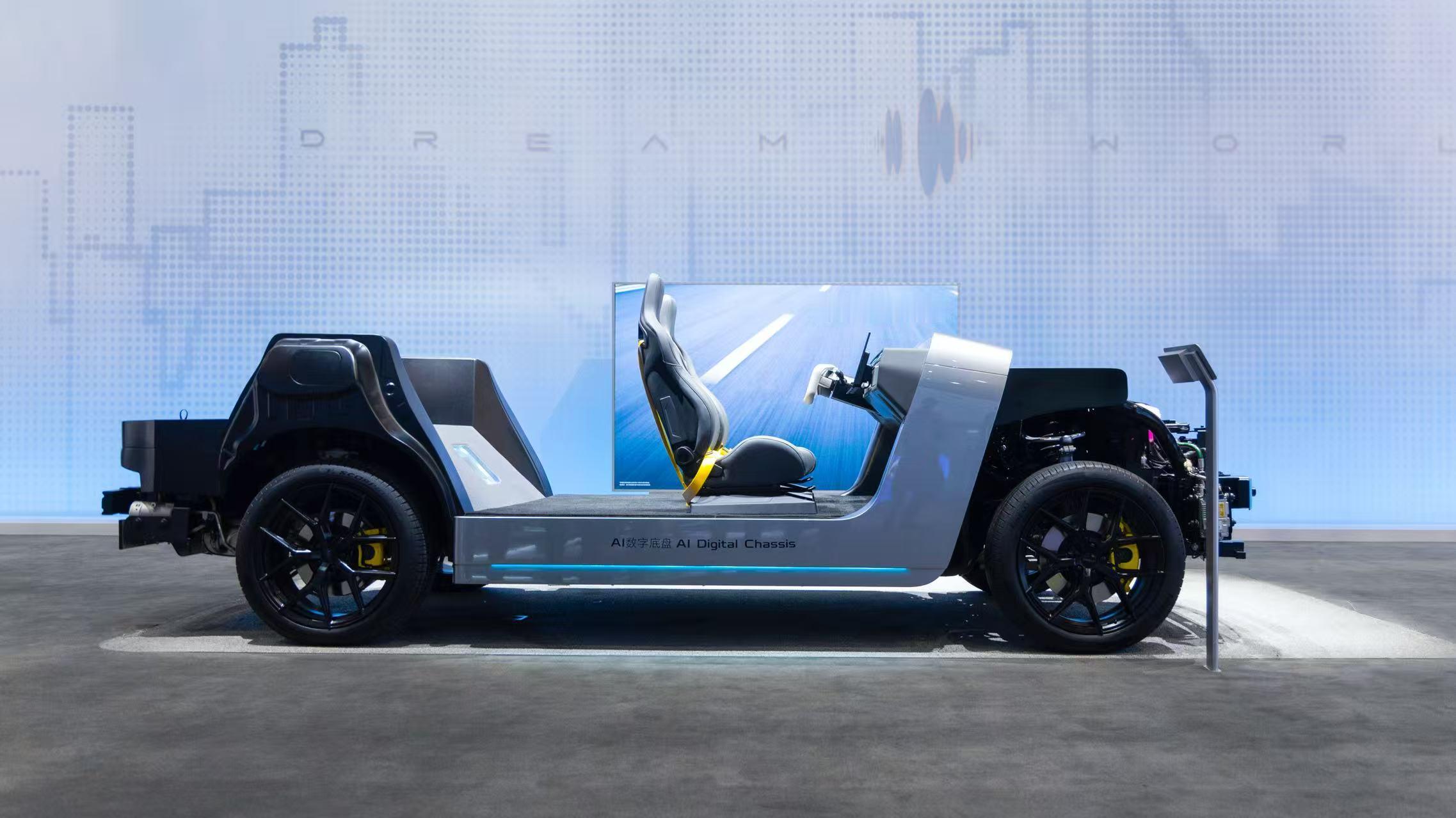 2026北京车展，吉利汽车集团以“一个吉利”半包馆强势亮相，集结极氪、领克、吉利