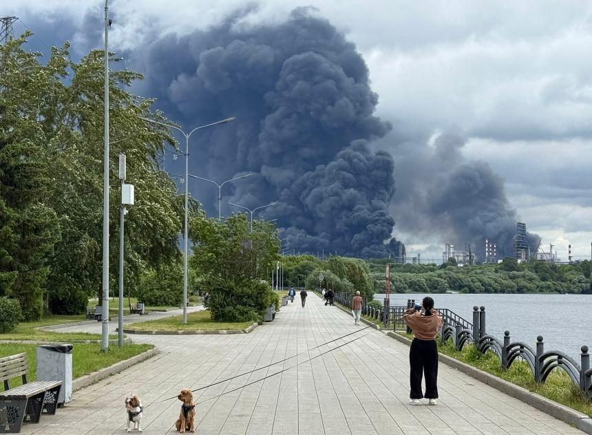 CNN：俄罗斯多地接连遇袭受损，但别指望普京举白旗投降

你有没有想过，有一天莫