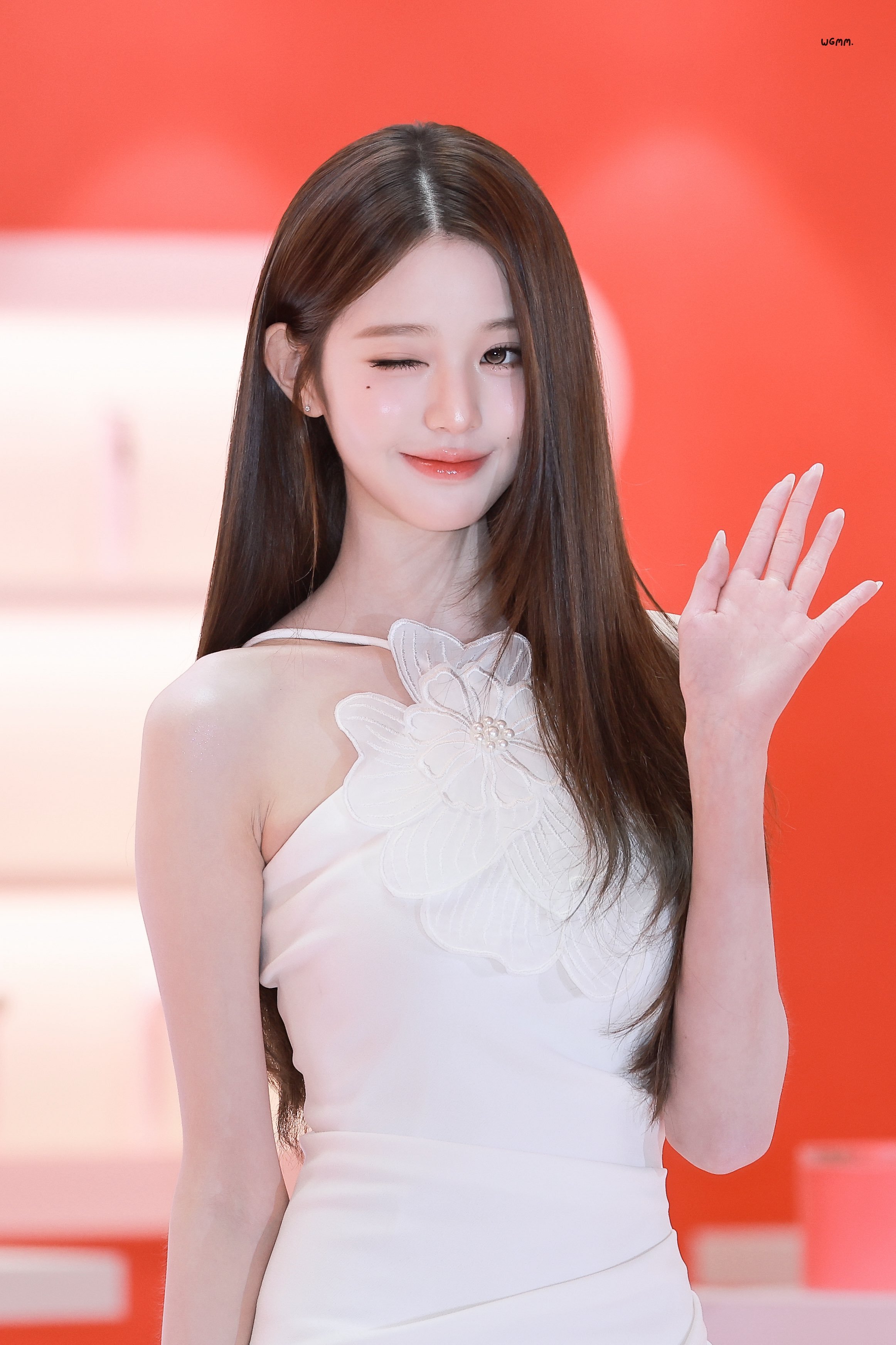 张元英  长成这样谁骂我都只会成为我的背景音 