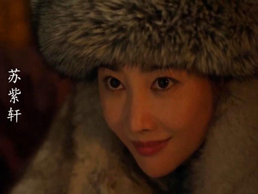 《大生意人》里除了陈晓，李纯演的苏紫轩才是真有看头！

赌场一亮相，貂皮大氅一裹