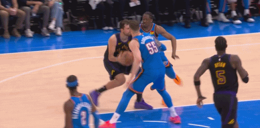 东契奇无限期休战 东契奇无对抗受伤的那一幕令人惴惴不安，湖人队今天官宣，东契奇遭