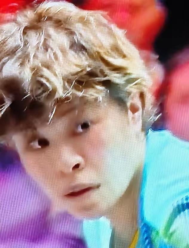 伦敦世乒赛最后一席，
你选王艺迪，还是选陈熠？
我认为王艺迪占优势，
比陈熠机会