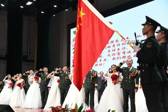 我将在原有内容基础上补充军恋相关的细节故事，呼应“实力才是硬道理”的核心观点，让