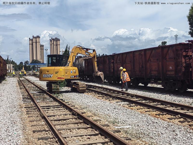 越南把法国和瑞典拉进南北高铁谈判圈子，动作挺急。驻法国大使郑德海在巴黎跟SNCF