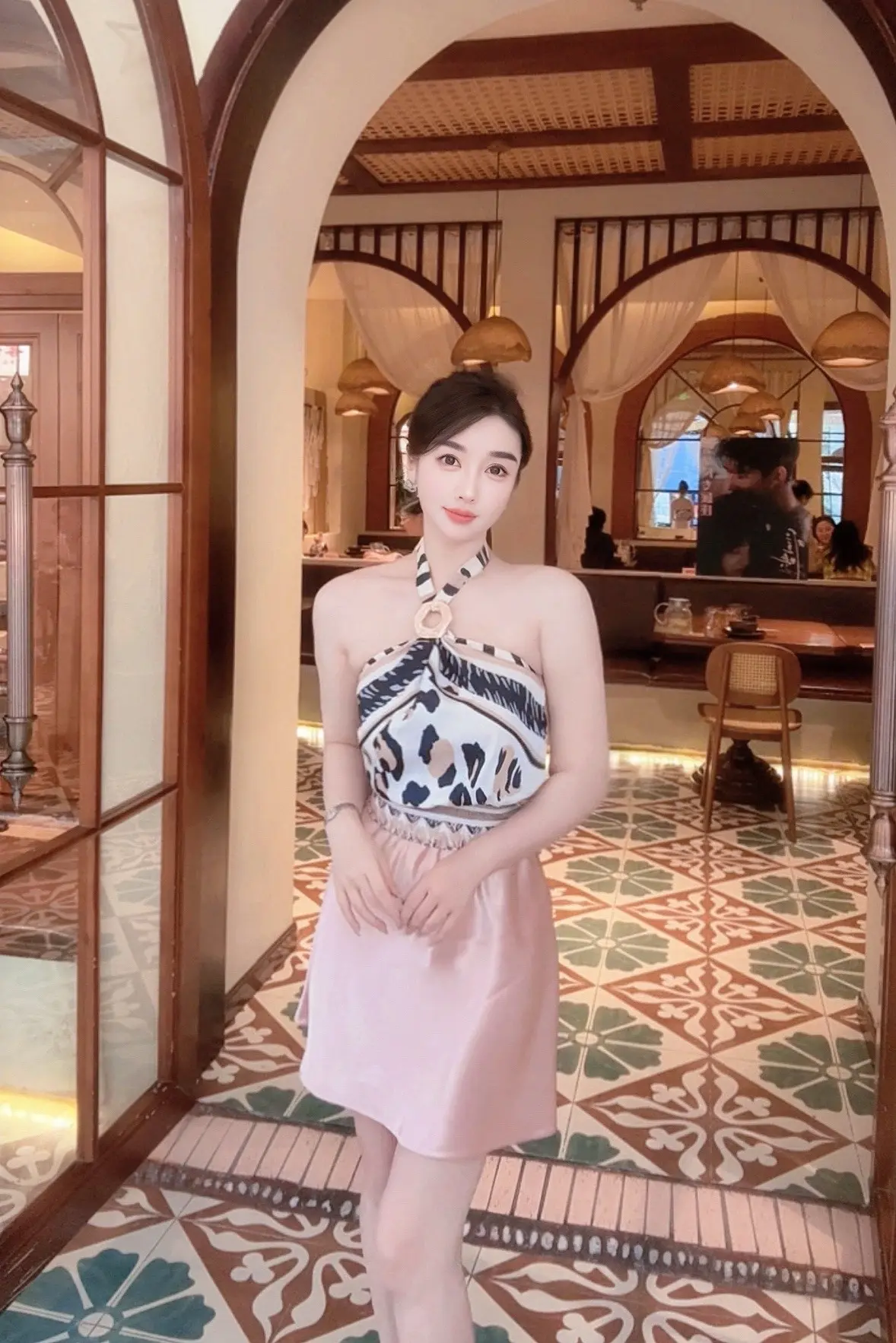 清醒点 这个年纪找我们的 只有两种人 一种是想搞我们钱的 一种是觉得搞...