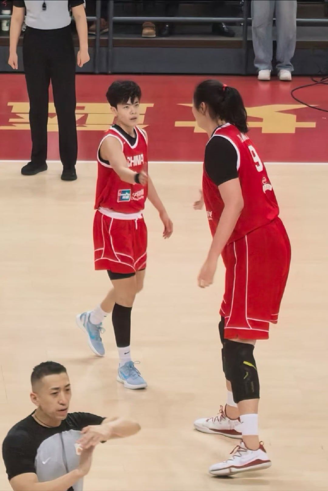 杨舒予是越来越有大将风范了～～中国女篮vs巴西女篮