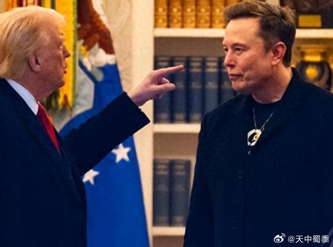 美国向英国发出严厉威胁这事儿好比儿子训老子，老子想屏蔽X平台，儿子威胁要揍老子，