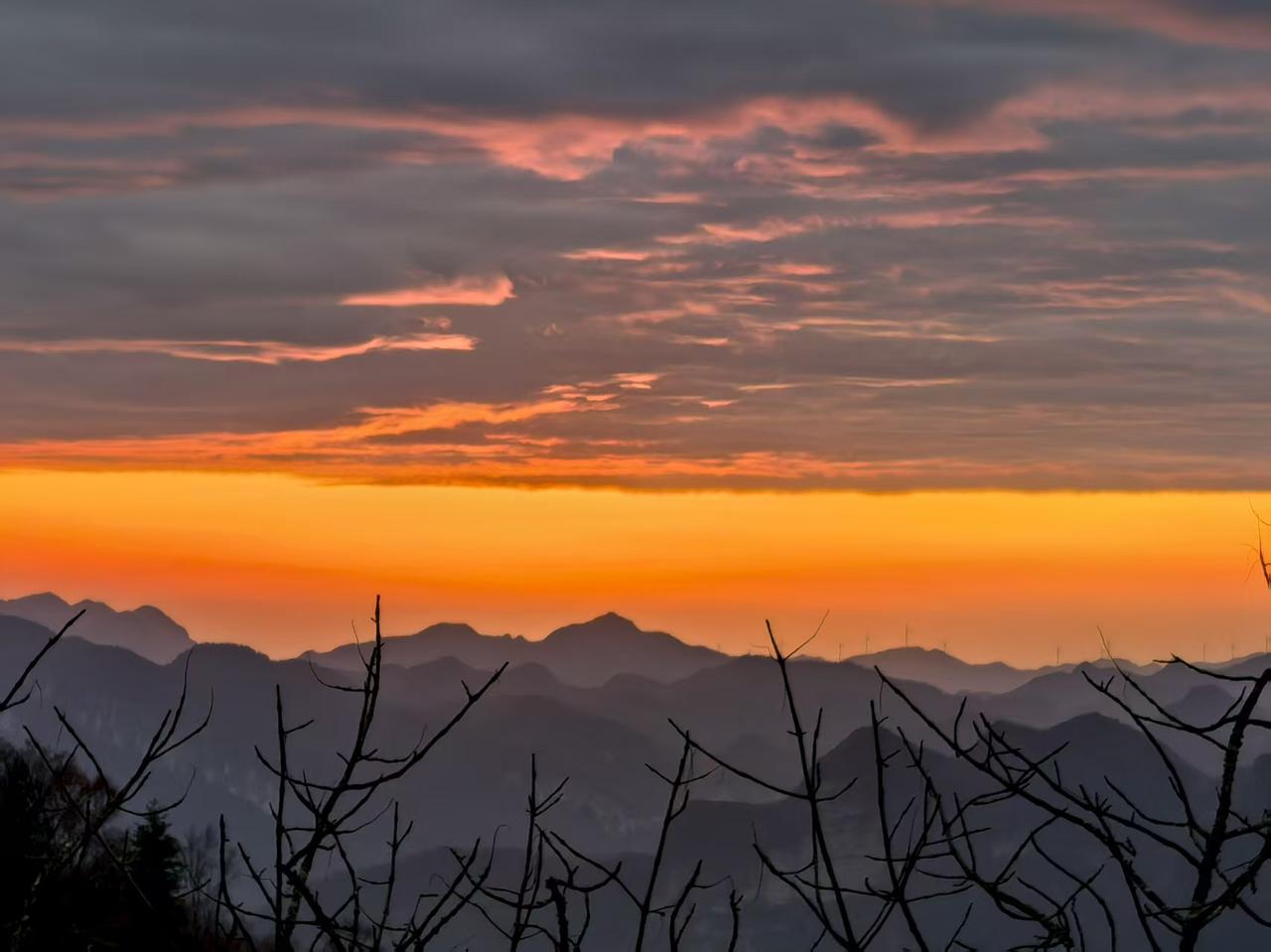 2025年11月19日旺苍县盐井河大峡谷晚霞
