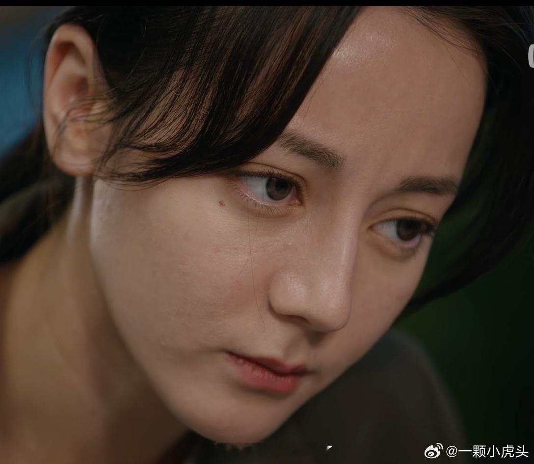 热巴《利剑玫瑰》如果这也叫浓妆艳抹的话，那我们浓颜大美女真的是没招了。 ​​​