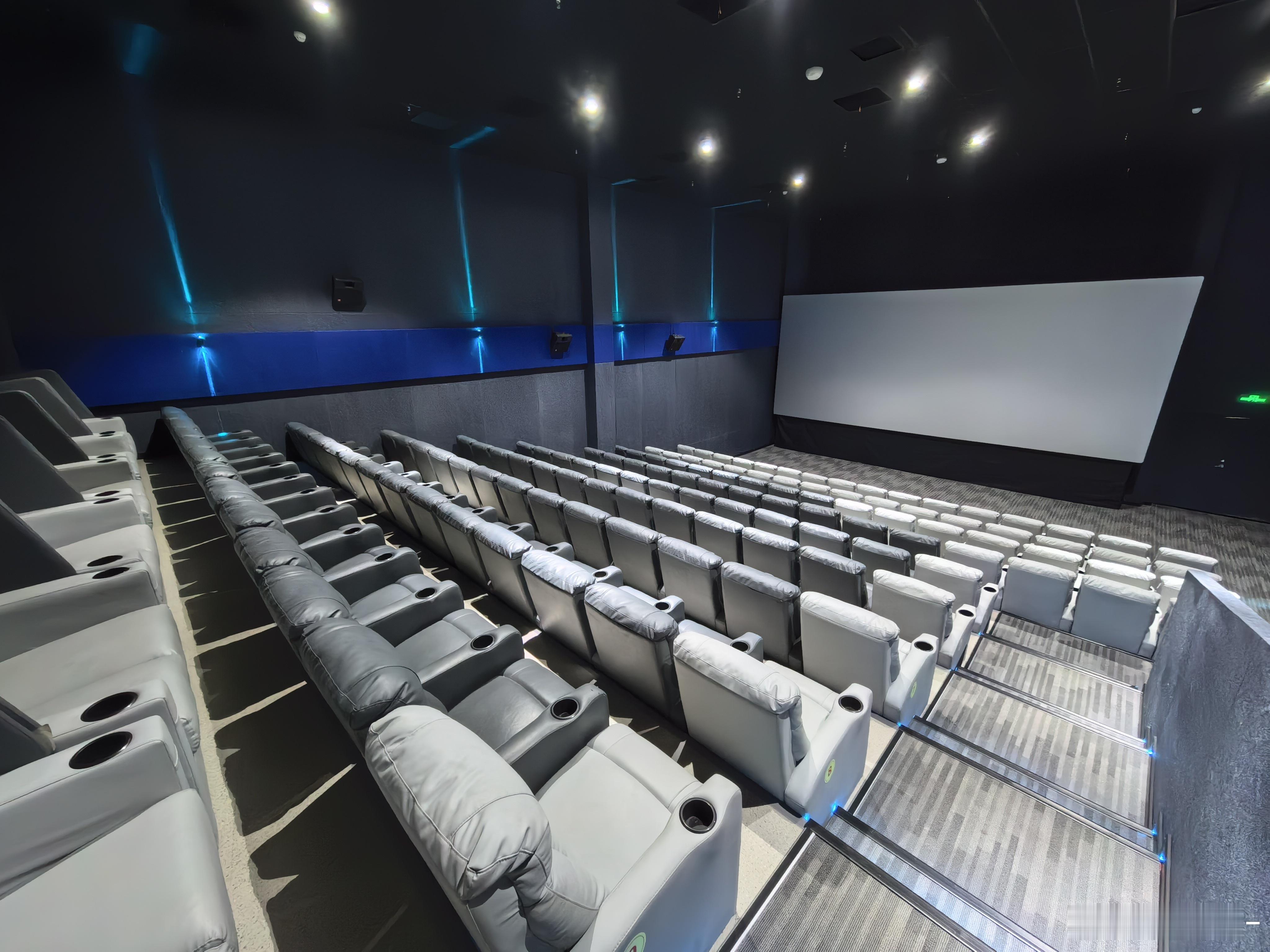 周末的电影院都这么冷清了  ​​​