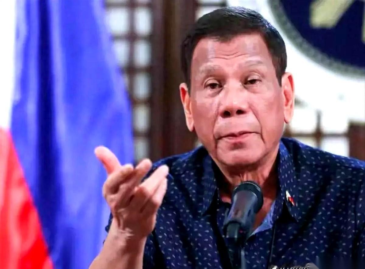 两千多号警察，去维护一场圣诞派对的治安。
你没看错，就是发圣诞礼物那种派对。
就