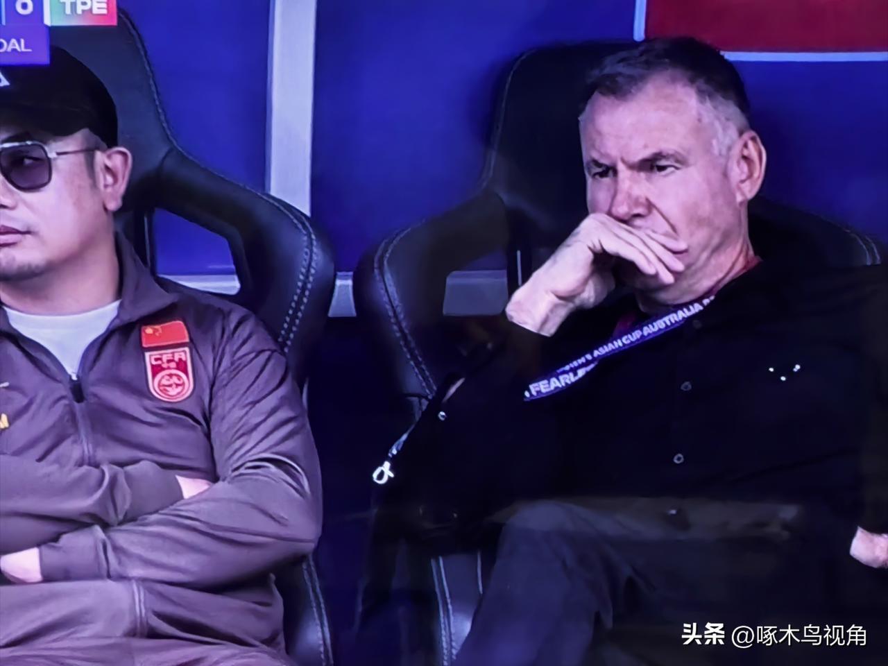 中国队这场球进攻效率太低了。全场72的控球率，257次进攻，那是什么概念？就是狂