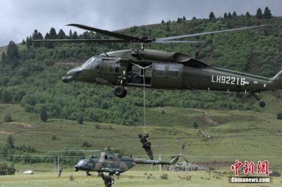 核心结论：我军实战演习中的斩首行动，是基于信息化作战体系的精准制敌演练，以 “打