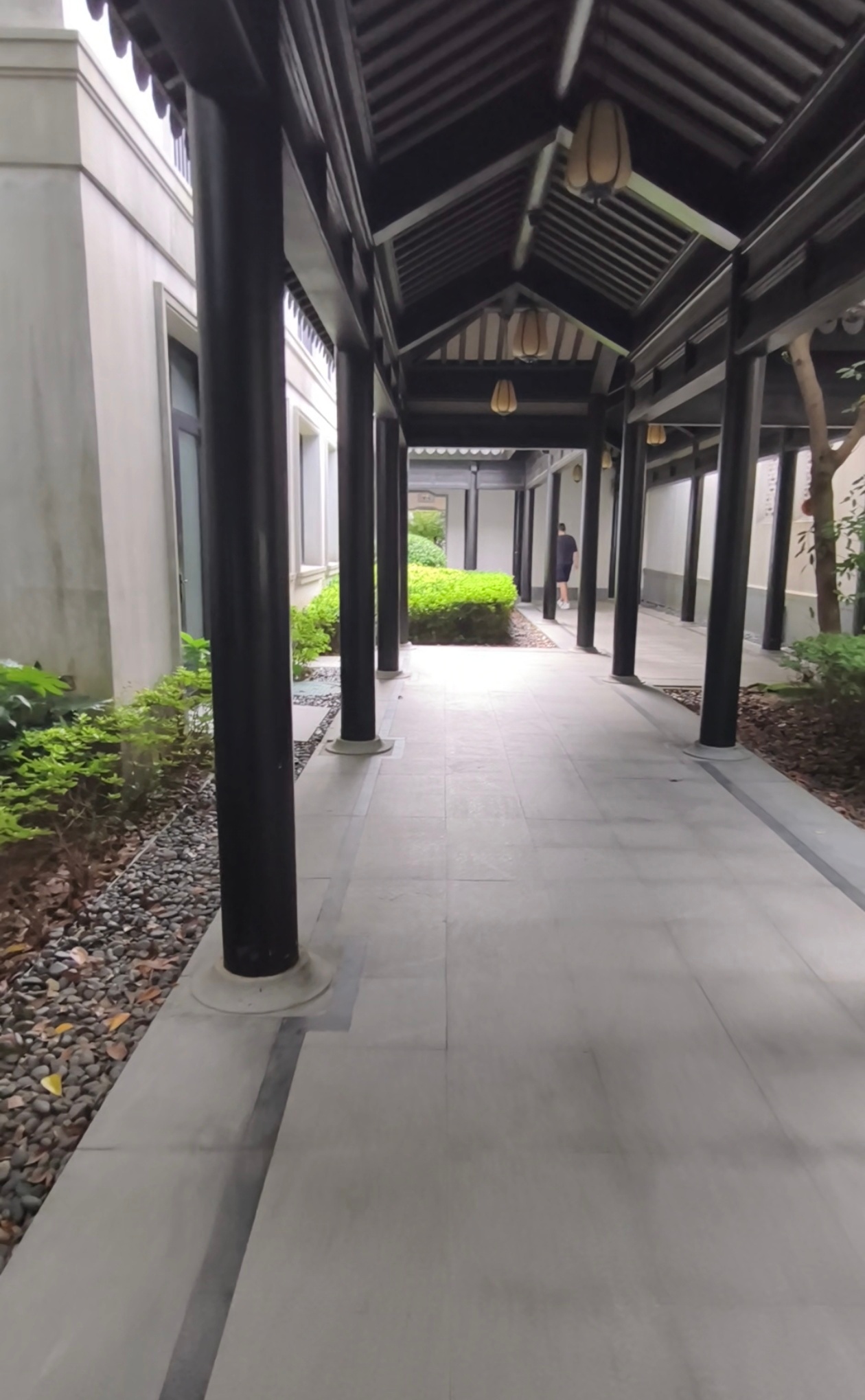 原来孩子害怕这段走廊她说寻宝的时候在这里她迷路了开学那天，学校组织寻宝游戏她自己