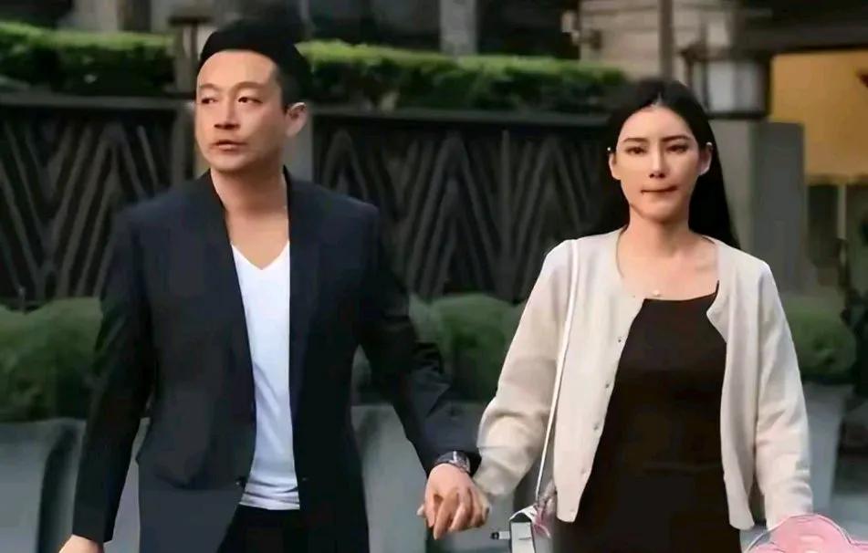 从结婚这点看，汪小菲还是挺正经的，离婚后交的两个女朋友都是认真的。没有像公子哥似