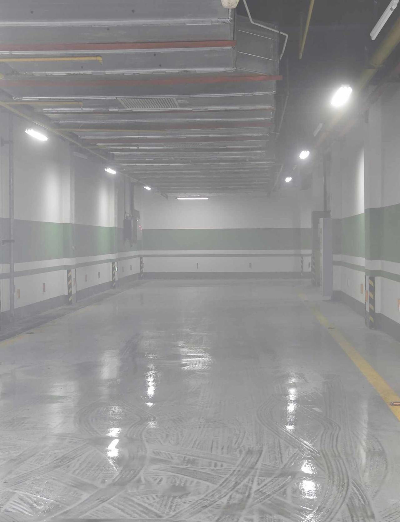 武汉现在的天气感觉真的是“蒸包子”，自助洗个车也洗出来雾蒙蒙的感觉
武汉天气 高