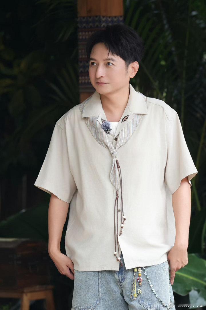 李维嘉杜海涛分享适合散步的机场 这两个人在机场搞起City Walk了！本来觉得