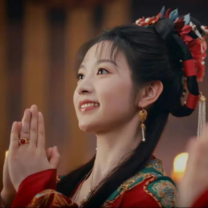 人真的是没有十全十美，上天给田曦薇一个漂亮可爱的脸蛋，却给她一双肉乎乎的手，不过