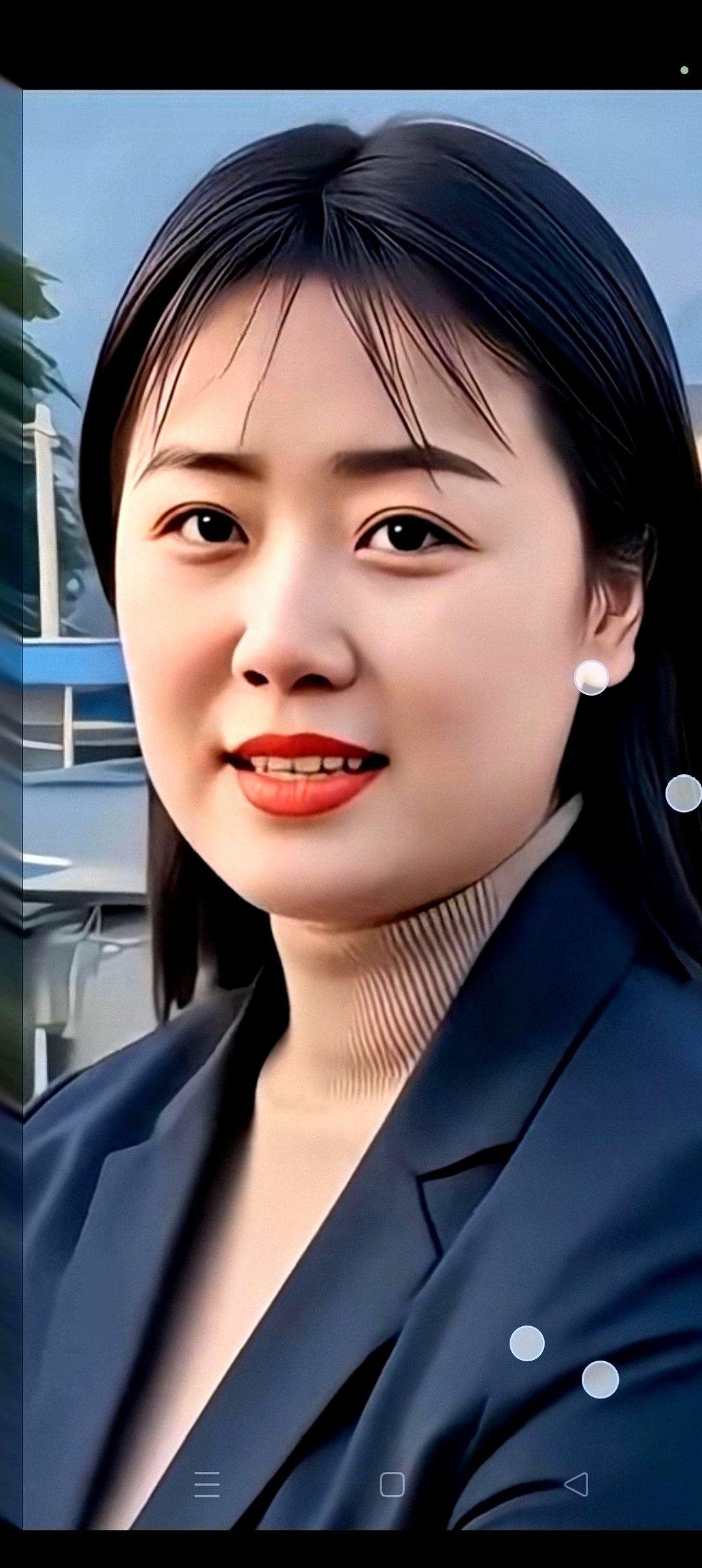 别争了，也别不服气。
美貌，就是一张优先入场券，一张VIP通行证。
人家拿这张票