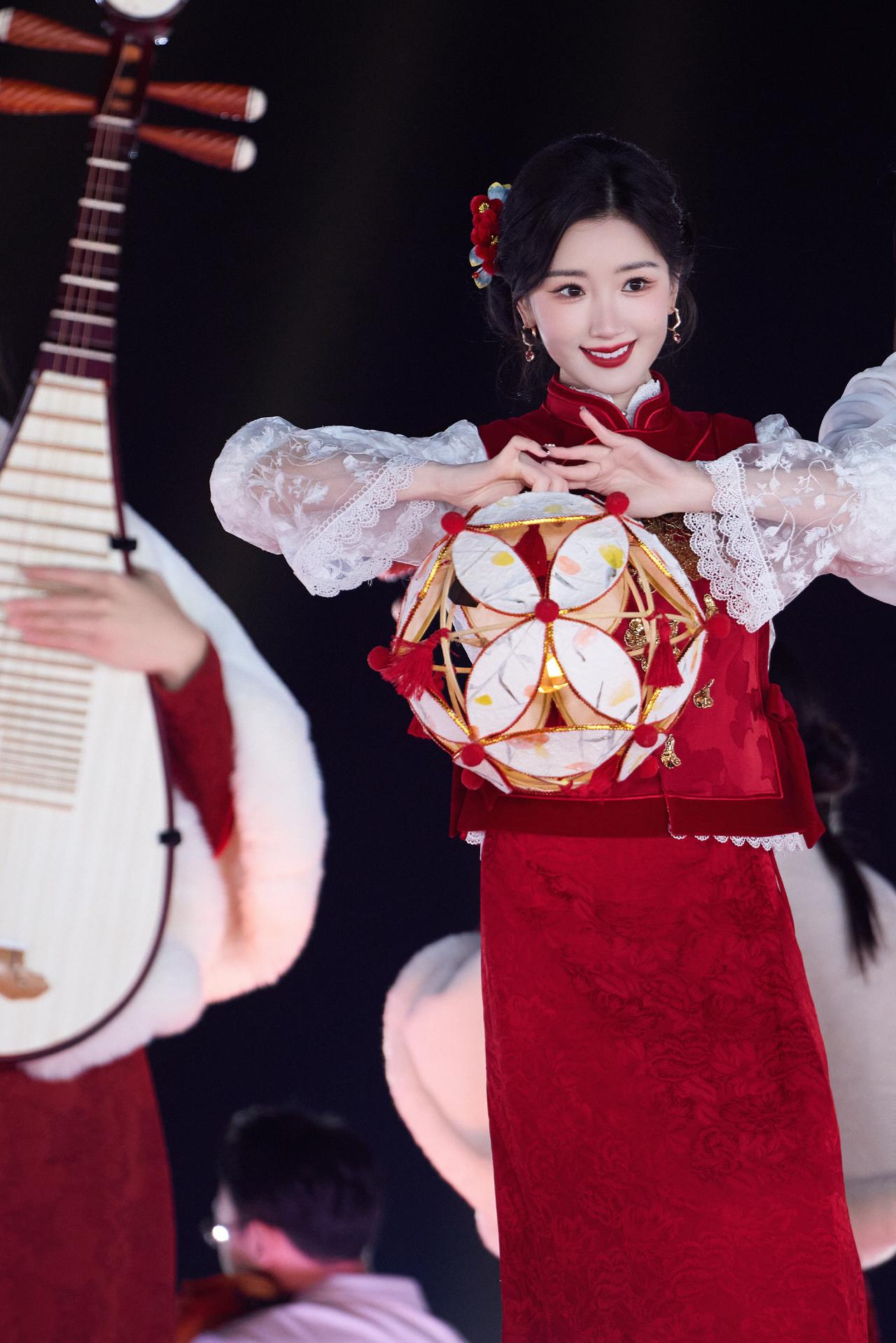 优雅与性感，你会怎么选成熟美人穿搭写真