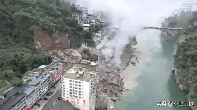 我有种强烈的预感
重庆彭水的这位网格员要被热议了。
不是因为别的，而是因为TA的
