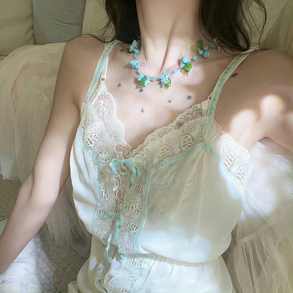 纯抽象的发癫文案 1.刚醒 抽奖 抽两个巴掌 早起犯困的自己找我要2.刚刚在朋友