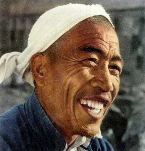 1980年，农民陈永贵主动辞去国务院副总理的职位。临走时对华老说：“今后，再也不