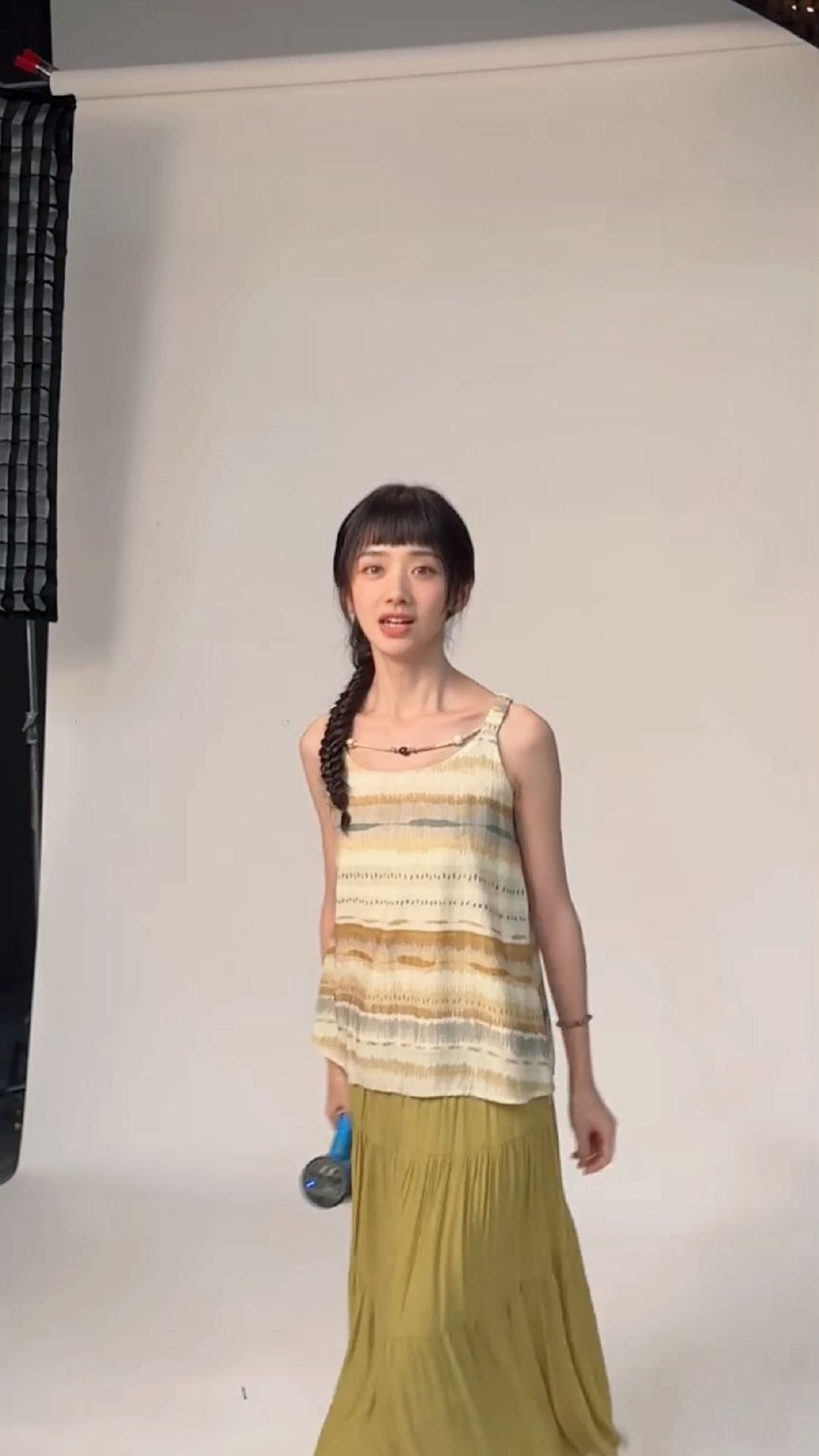 王影璐的精神状态回归了 王影璐也太宠粉了吧！粉丝说想看她唱歌，她就对着镜头清唱；