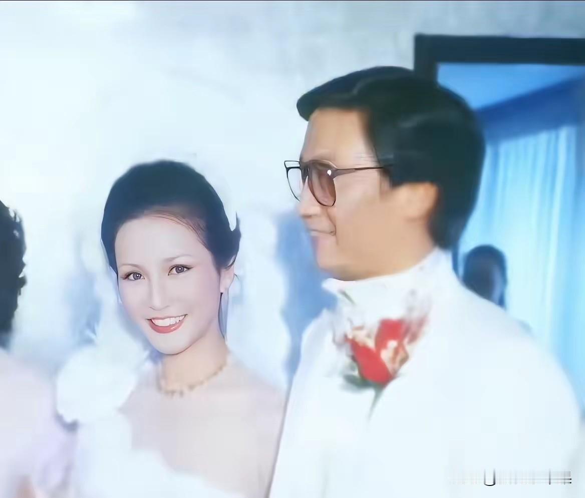 谢霆锋说：“我见过的最早，印象最深刻的婚礼是我父亲谢贤和母亲狄波拉的婚礼。不过我