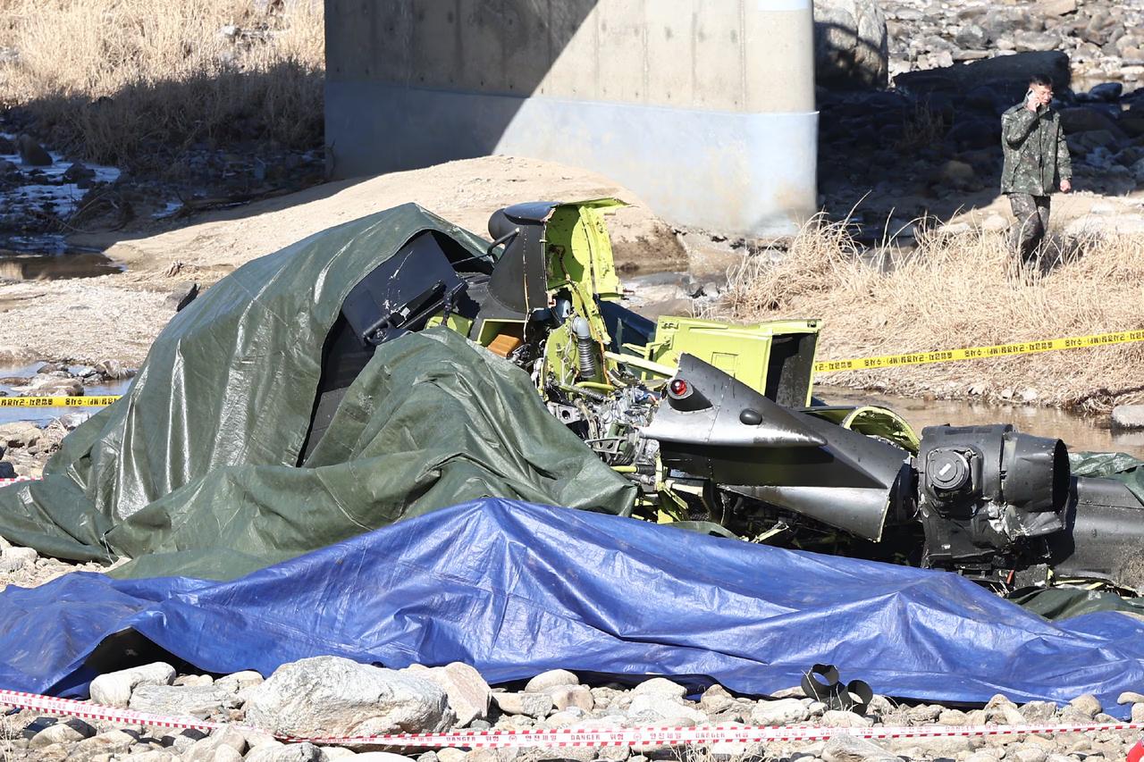 韩国直升机坠毁后飞行员离世！

韩国陆军第103航空营一架AH-1S眼镜蛇武装直