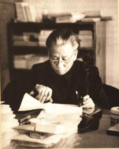 1953年，刘少奇在中南海办公室。