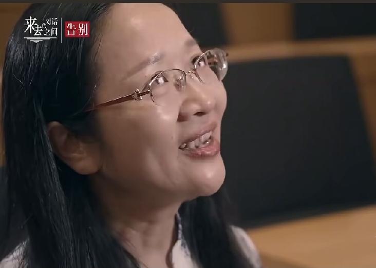 笑谈“弟弟病逝”

刚刚看到了一个视频，内容是姐姐朱素梅（大学教授）谈有关弟弟朱